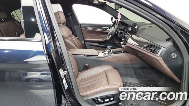BMW 5 Series 2018 — Şəkil 4/32