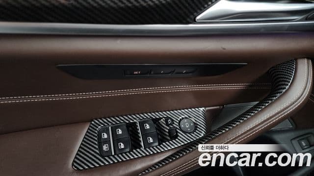 BMW 5 Series 2018 — Şəkil 32/32