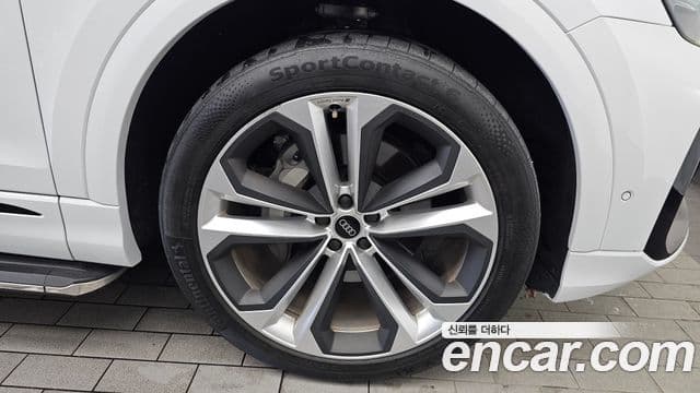 Audi Q8 2025 — Photo 29/36