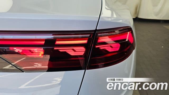 Audi Q8 2025 — Photo 3/36