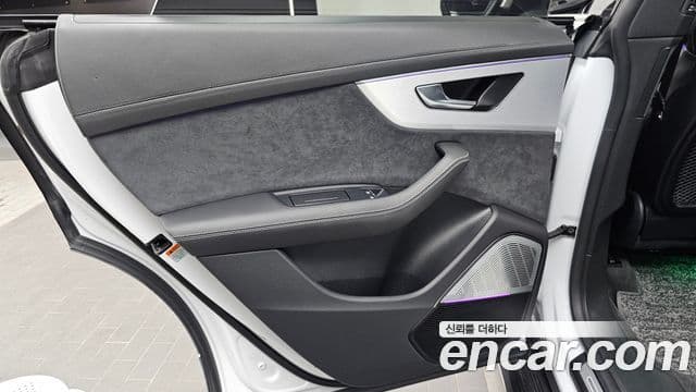 Audi Q8 2025 — Photo 14/36