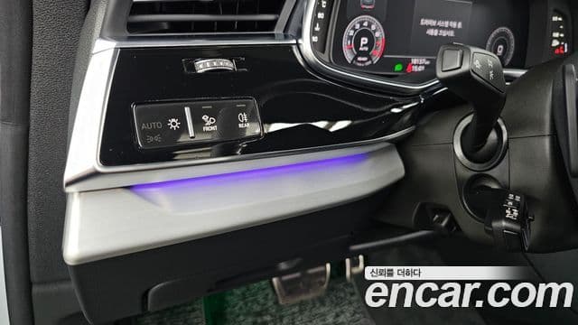 Audi Q8 2025 — Photo 26/36