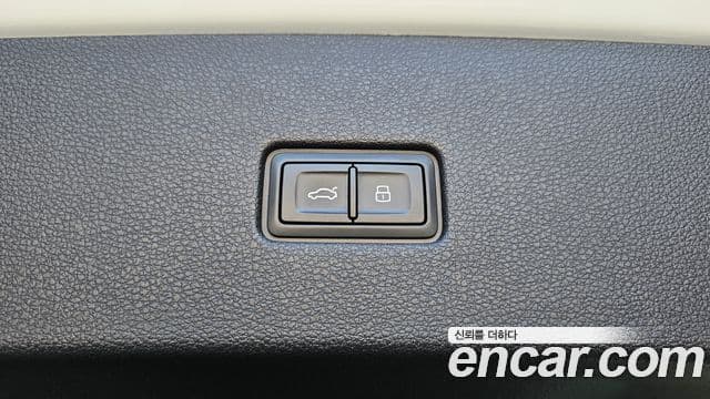 Audi Q8 2025 — Photo 15/36