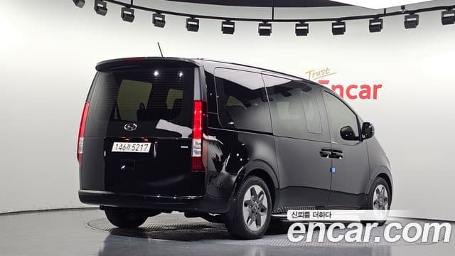 Hyundai Staria 2023 — Фото 2/20