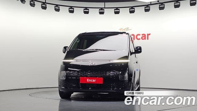 Hyundai Staria 2023 — Фото 3/20
