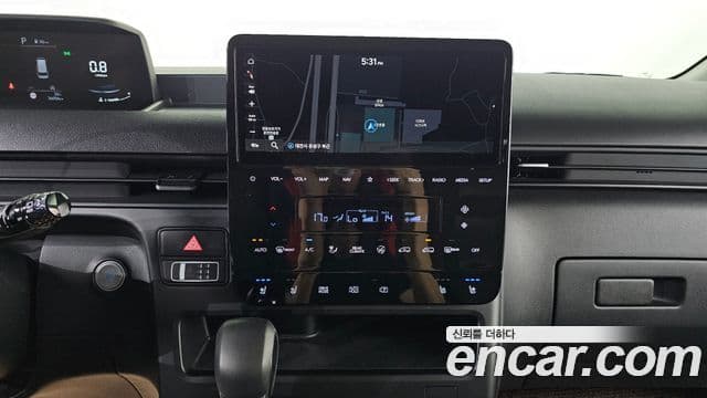 Hyundai Staria 2023 — Фото 16/20
