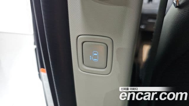 Hyundai Staria 2023 — Фото 19/20