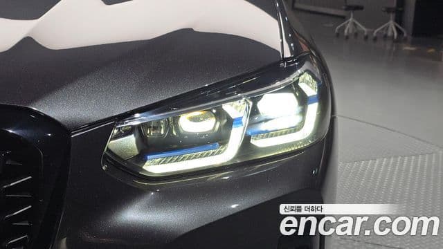BMW X4 2022 — Şəkil 27/32