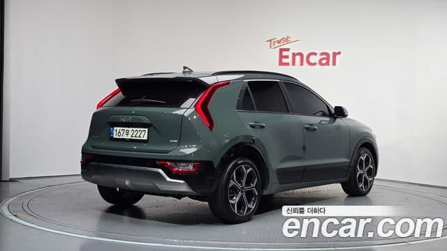 Kia Niro 2022 — Фото 2/20