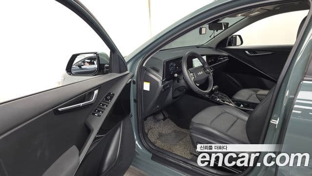 Kia Niro 2022 — Фото 10/20