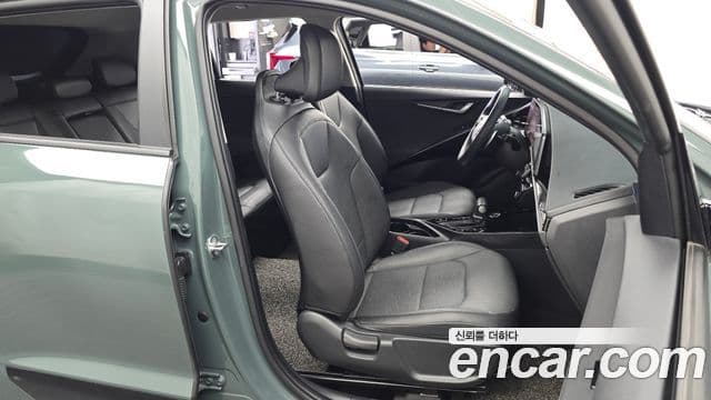 Kia Niro 2022 — Photo 32/35