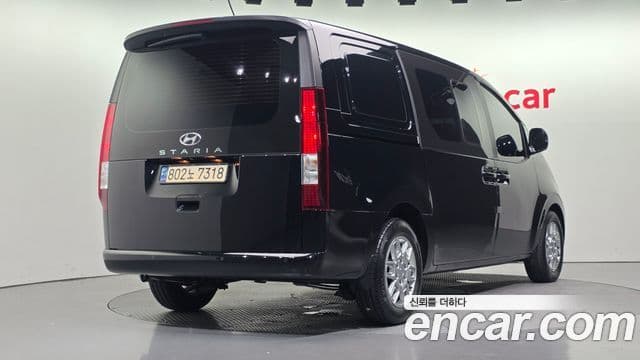 Hyundai Staria 2023 — Фото 2/20