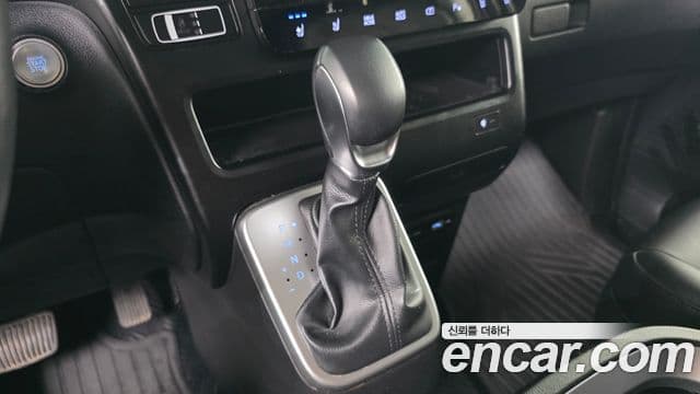 Hyundai Staria 2023 — Фото 9/20