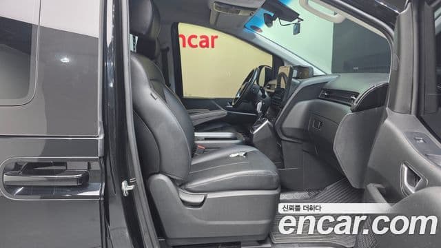 Hyundai Staria 2023 — Фото 10/20