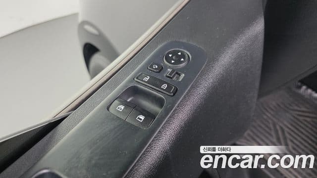 Hyundai Staria 2023 — Фото 12/20