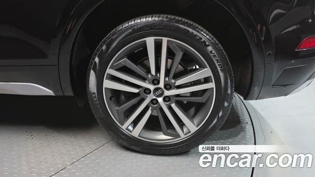 Audi Q5 2021 — Photo 7/39