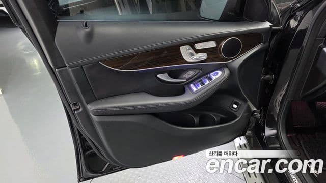 Mercedes-Benz GLC-Class 2020 — Şəkil 17/41
