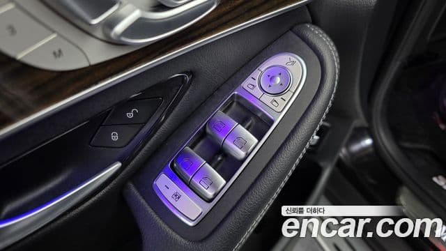 Mercedes-Benz GLC-Class 2020 — Şəkil 8/41