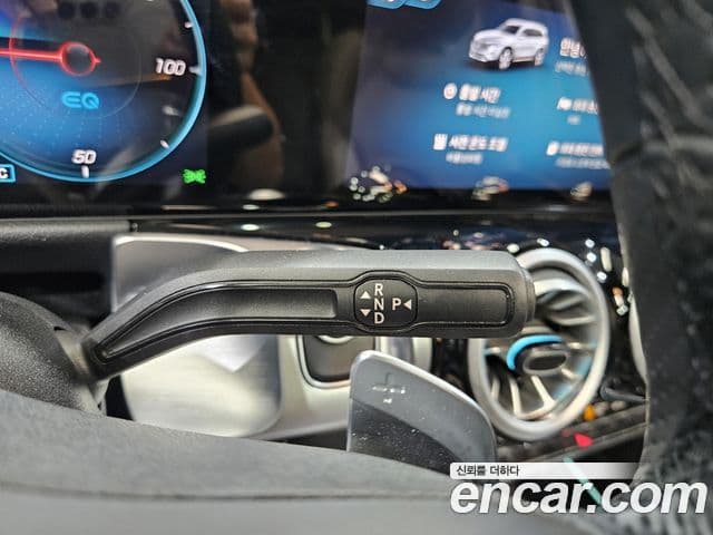 Mercedes-Benz EQB 2023 — ფოტო 16/20
