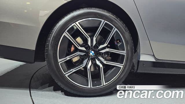 BMW 7 Series 2024 — Photo 11/32