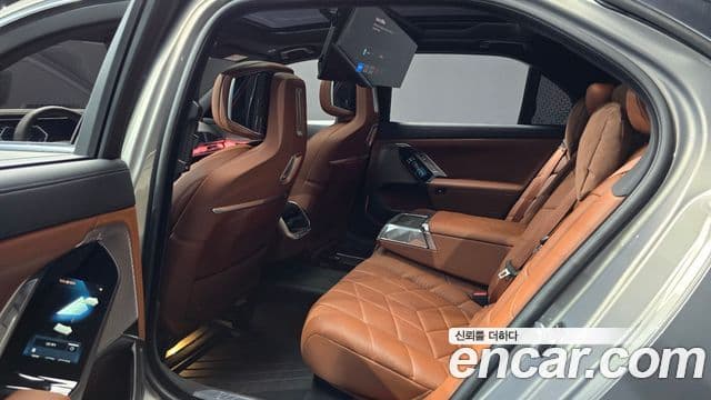 BMW 7 Series 2024 — Photo 26/32