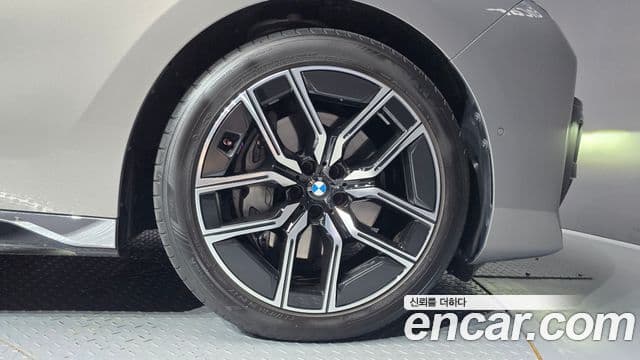 BMW 7 Series 2024 — Photo 27/32