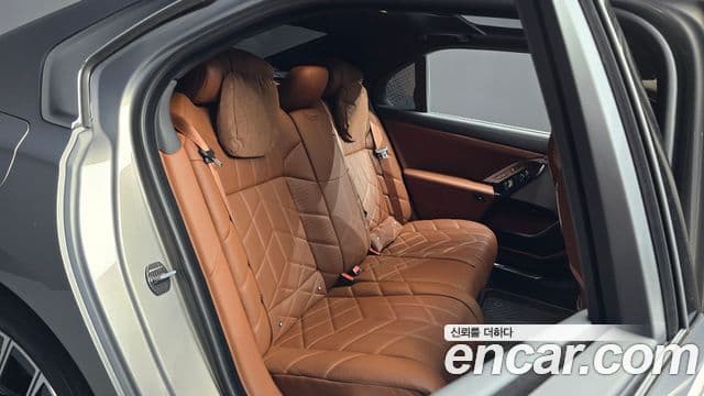 BMW 7 Series 2024 — Photo 19/32