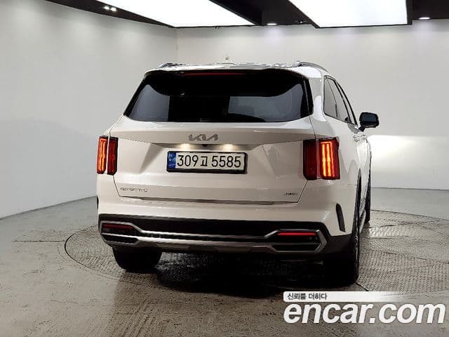 Kia Sorento 2023 — Фото 3/20