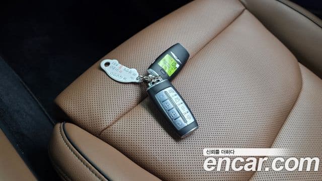 Genesis GV70 2022 — Şəkil 27/35