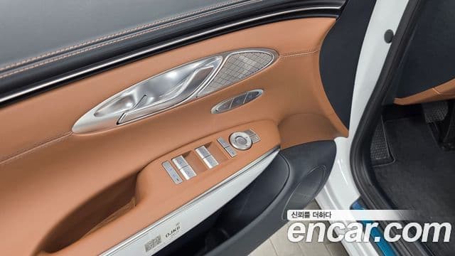 Genesis GV70 2022 — Şəkil 18/35