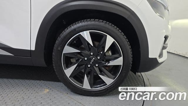 Kia Seltos 2021 — Şəkil 27/30