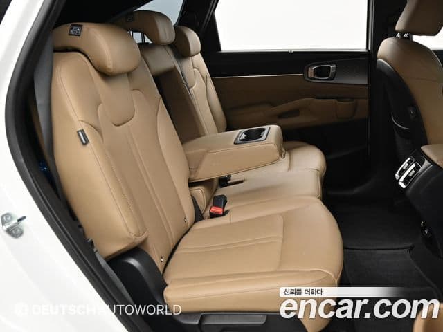 Kia Sorento 2023 — Фото 17/20