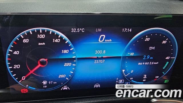 Mercedes-Benz GLB-Class 2023 — Фото 6/20