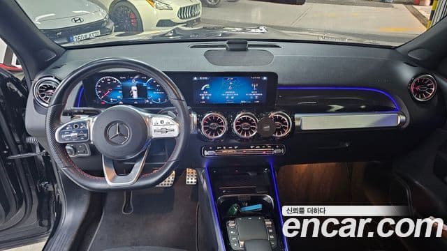 Mercedes-Benz GLB-Class 2023 — Фото 11/20