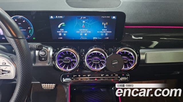 Mercedes-Benz GLB-Class 2023 — Фото 12/20