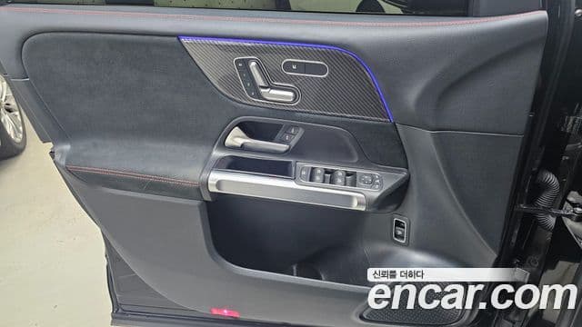 Mercedes-Benz GLB-Class 2023 — Фото 14/20