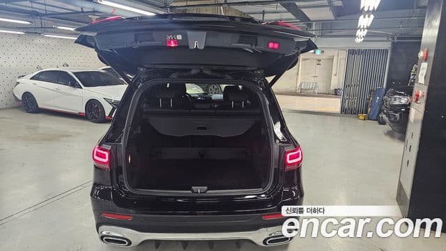 Mercedes-Benz GLB-Class 2023 — Фото 18/20