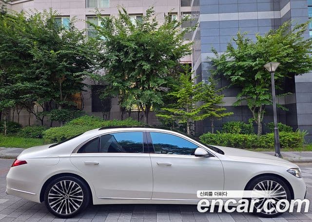 Mercedes-Benz S-Class 2022 — Photo 18/20