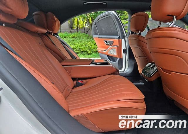 Mercedes-Benz S-Class 2022 — Photo 6/20
