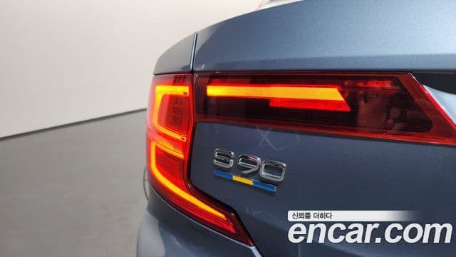 Volvo S90 2019 — ფოტო 21/34