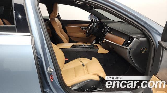 Volvo S90 2019 — ფოტო 22/34
