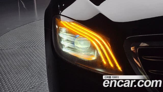 Mercedes-Benz S-Class 2018 — Şəkil 29/31