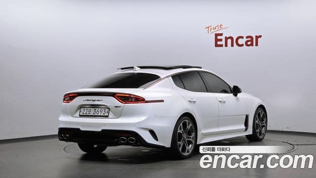Kia Stinger 2018 — Фото 2/20