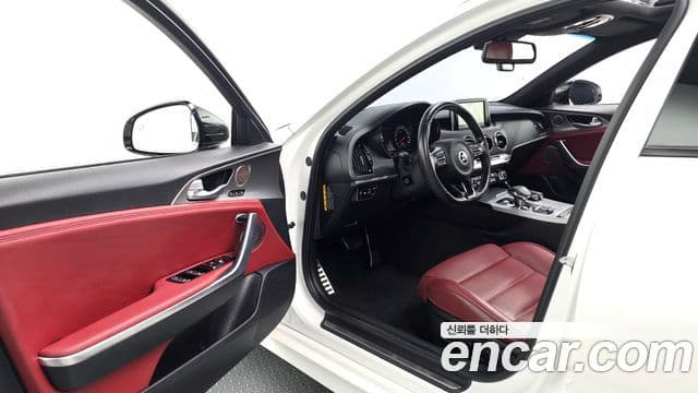 Kia Stinger 2018 — Фото 10/20
