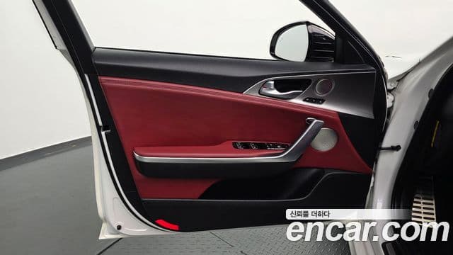 Kia Stinger 2018 — ფოტო 5/32