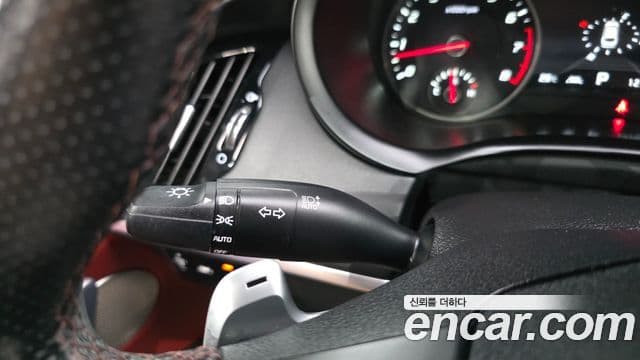 Kia Stinger 2018 — ფოტო 29/32