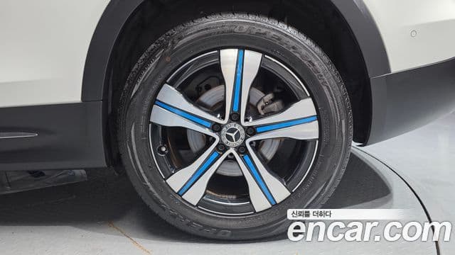 Mercedes-Benz EQB 2022 — ფოტო 28/30