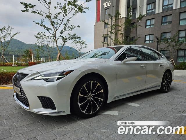 Lexus LS500h 2022 — Фото 2/20