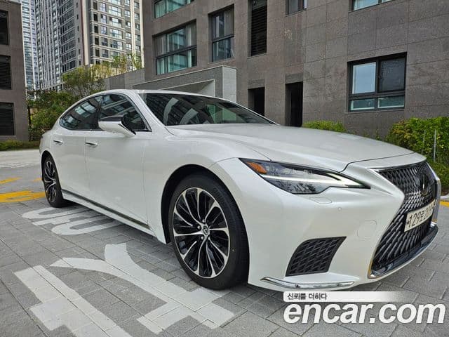 Lexus LS500h 2022 — Фото 4/20