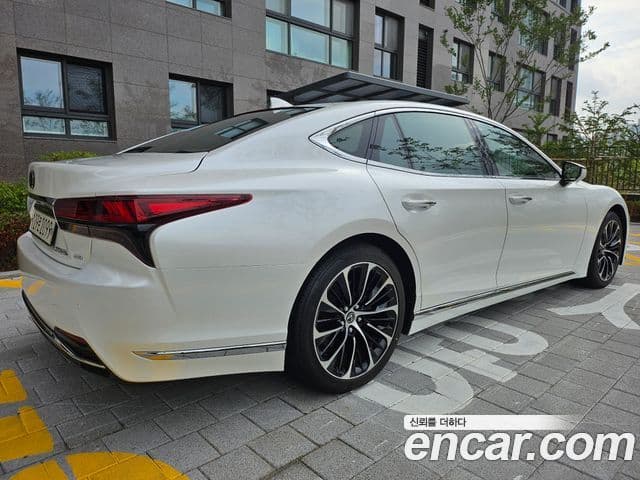 Lexus LS500h 2022 — Фото 5/20